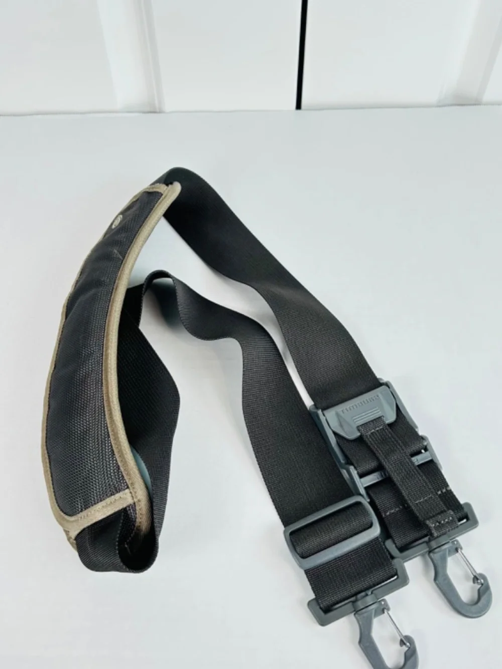 Like New Timbuk2 Command Messenger Bag Laptop Pockets Shoulder Strap